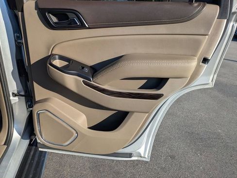 Used 2017 GMC Yukon SLT w/ Premium Edition image 35