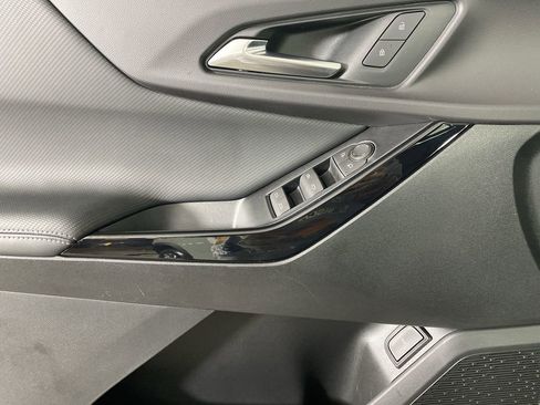 Used 2025 Chevrolet Equinox LT w/ Convenience Package II image 25