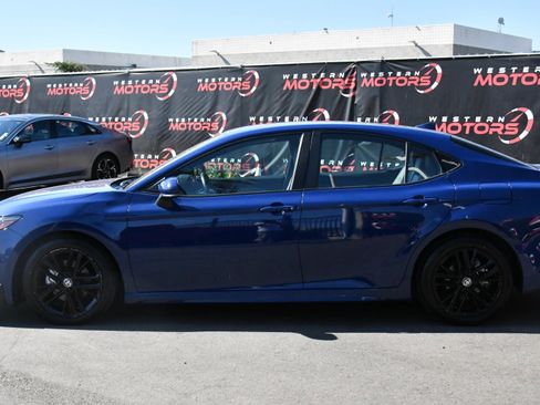 Used 2025 Toyota Camry SE w/ Convenience Package FWD image 4