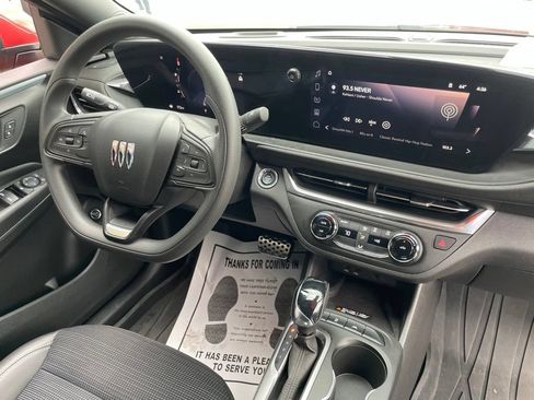 Used 2024 Buick Envista Preferred w/ Convenience II Package FWD image 19