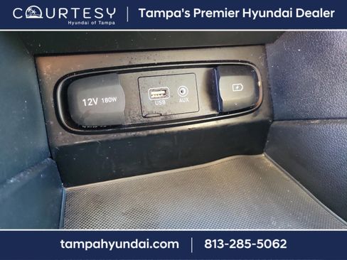 Used 2020 Hyundai Santa Fe SE image 29