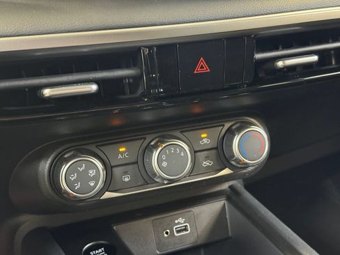 Used 2025 Nissan Kicks S AWD/4WD image 37