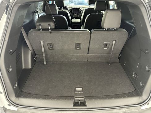 Used 2023 Chevrolet Traverse RS FWD image 25