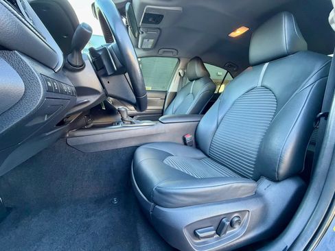Used 2022 Toyota Camry SE FWD image 22