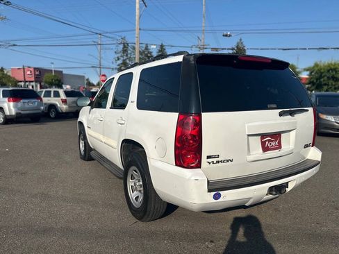 Used 2007 GMC Yukon SLT w/ SLT Preferred Equipment Group RWD image 9