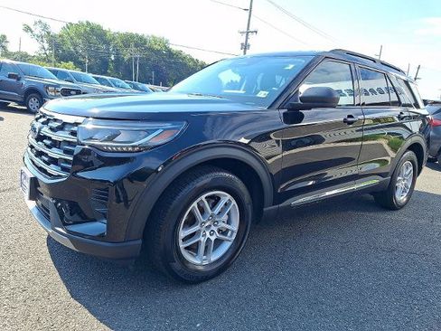 Certified 2025 Ford Explorer Active AWD/4WD image 3