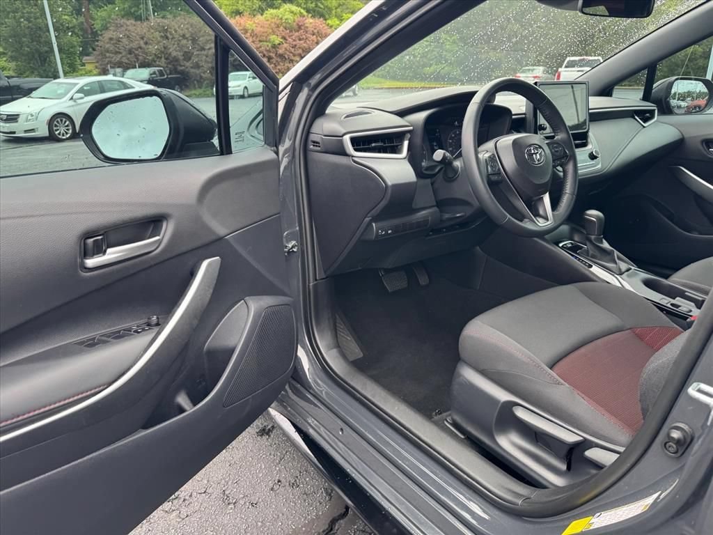 Used 2025 Toyota Corolla SE FWD image 13