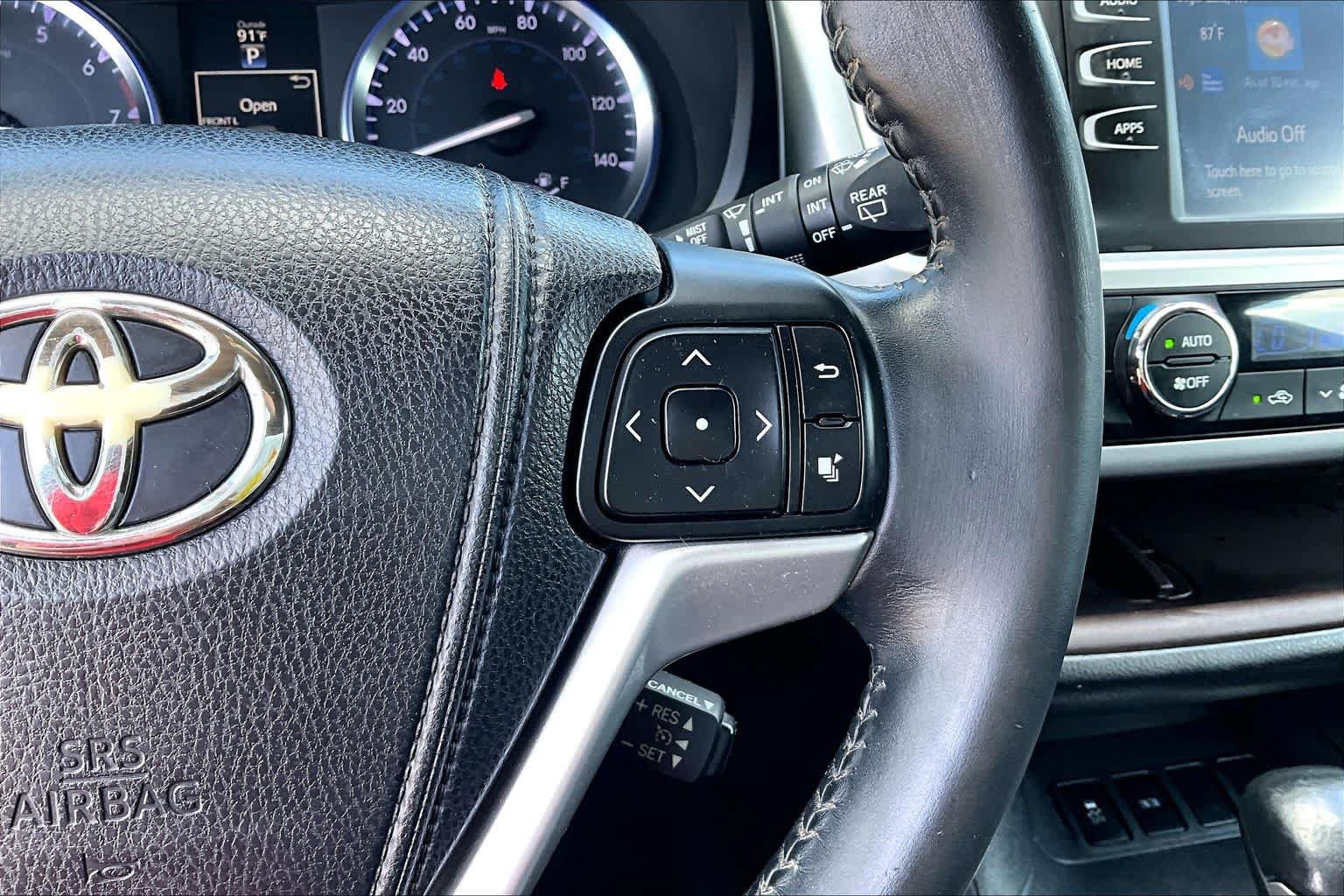Used 2015 Toyota Highlander XLE FWD image 25