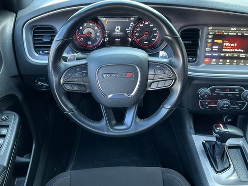 Used 2022 Dodge Charger R/T w/ Harman/Kardon Audio Group image 17
