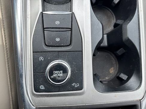 Used 2023 Ford Explorer Platinum w/ Premium Technology Package image 34