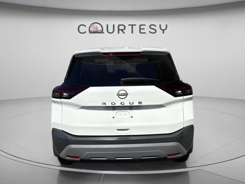 Used 2023 Nissan Rogue S FWD image 6