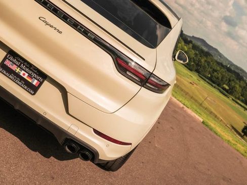 Used 2022 Porsche Cayenne Coupe AWD/4WD image 8