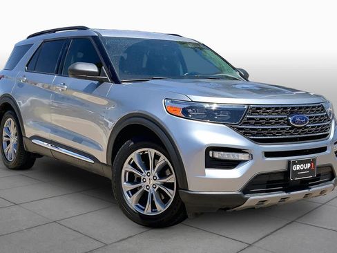 Used 2021 Ford Explorer XLT w/ Equipment Group 202A RWD image 3