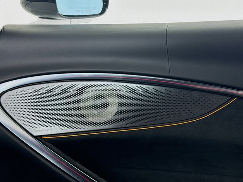 Used 2024 McLaren Artura image 17