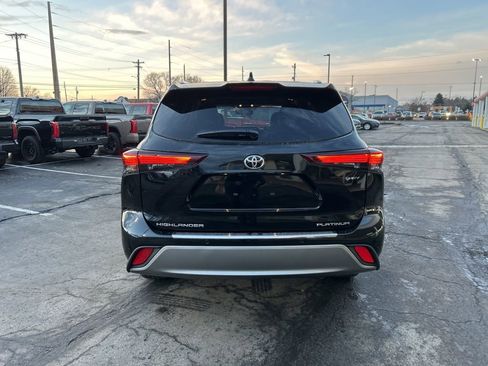 New 2026 Toyota Highlander Platinum image 7