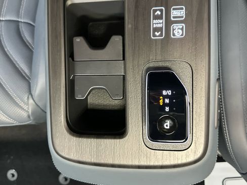 New 2025 Nissan Ariya Platinum image 17