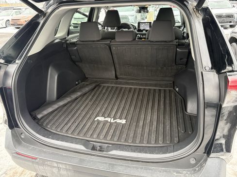 Used 2021 Toyota RAV4 XLE image 8