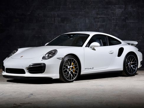 Used 2015 Porsche 911 Turbo S image 2