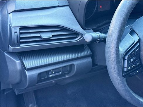 Used 2024 Subaru Crosstrek 2.0i Premium image 11