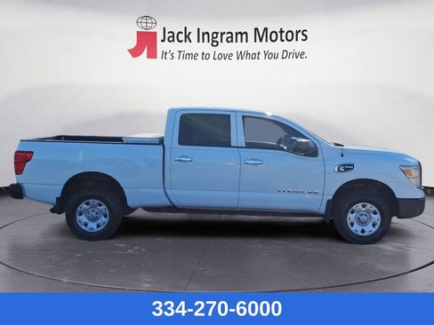 Used 2017 Nissan Titan S image 6