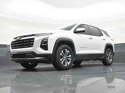 Used 2026 Chevrolet Equinox LT AWD/4WD image 24