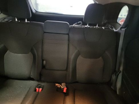 Used 2019 Jeep Cherokee Latitude w/ Cold Weather Group image 11