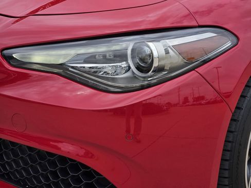 Used 2022 Alfa Romeo Giulia Veloce RWD image 15