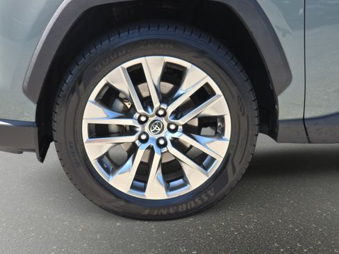 Used 2019 Toyota RAV4 XLE Premium FWD image 30