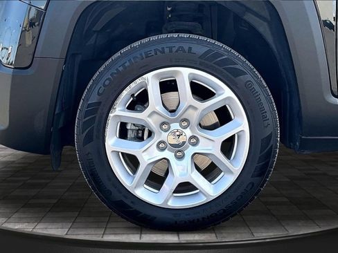 Used 2018 Jeep Renegade Latitude w/ Cold Weather Group AWD/4WD image 8