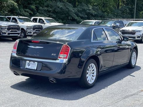 Used 2013 Chrysler 300 w/ Driver Convenience Group RWD image 8