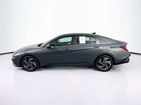 Used 2025 Hyundai Elantra SEL FWD image 4