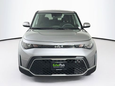 Used 2025 Kia Soul LX w/ LX Technology Package FWD image 2