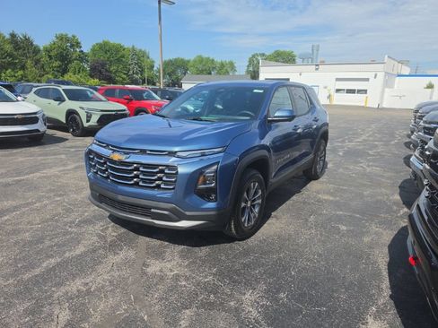 New 2026 Chevrolet Equinox LT w/ Convenience Package II AWD/4WD image 3