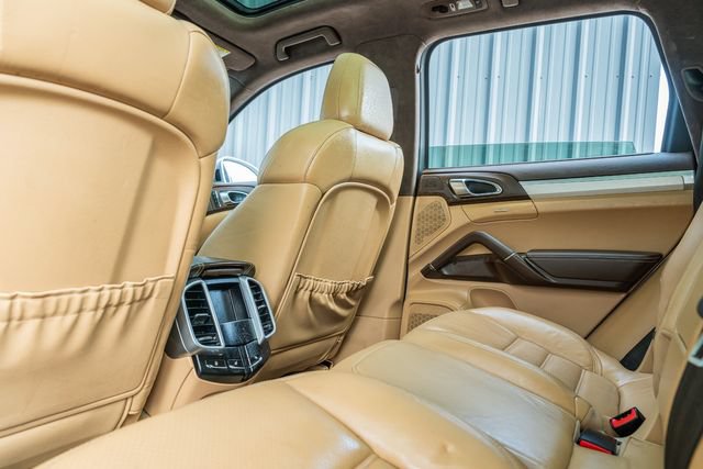 Used 2016 Porsche Cayenne Turbo AWD/4WD image 36