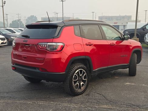 Used 2025 Jeep Compass Trailhawk AWD/4WD image 11