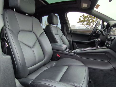 Used 2023 Porsche Macan GTS AWD/4WD image 26