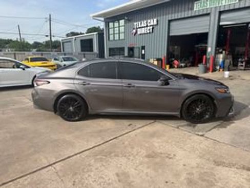 Used 2023 Toyota Camry XSE FWD image 4