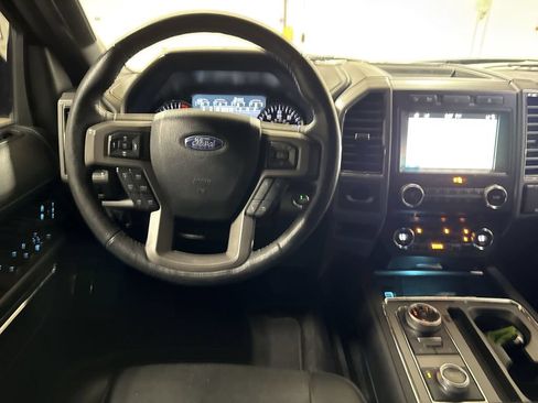 Used 2018 Ford Expedition XLT w/ Equipment Group 202A AWD/4WD image 11