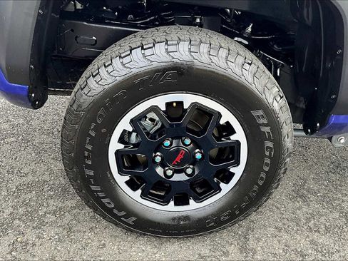 Used 2025 Toyota Tacoma TRD Off-Road image 35