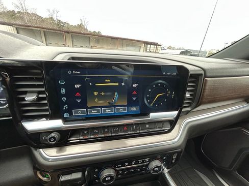 Used 2022 Chevrolet Silverado 1500 High Country w/ High Country Premium Package image 35