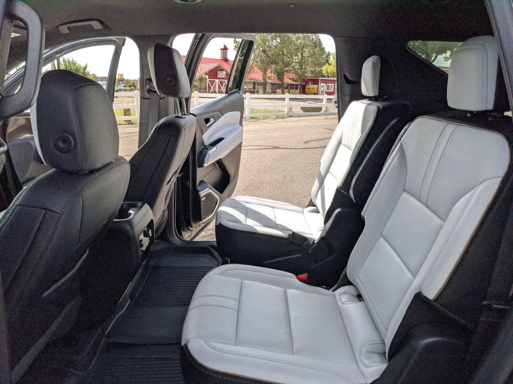 Used 2025 Chevrolet Traverse High Country FWD image 15