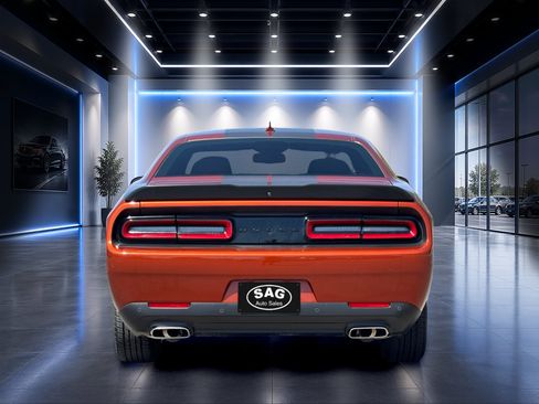 Used 2020 Dodge Challenger SXT w/ Driver Convenience Group RWD image 5