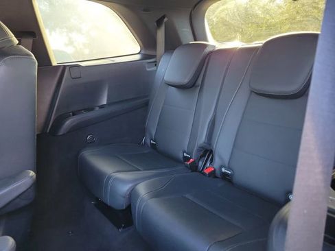 Used 2025 Mercedes-Benz GLS 450 4MATIC image 32