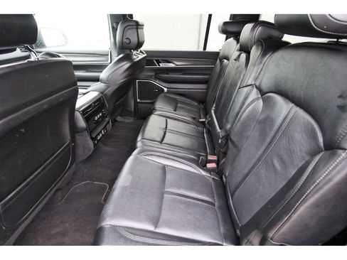 Used 2024 Jeep Wagoneer L Series III w/ Flexible Seating Group AWD/4WD image 7