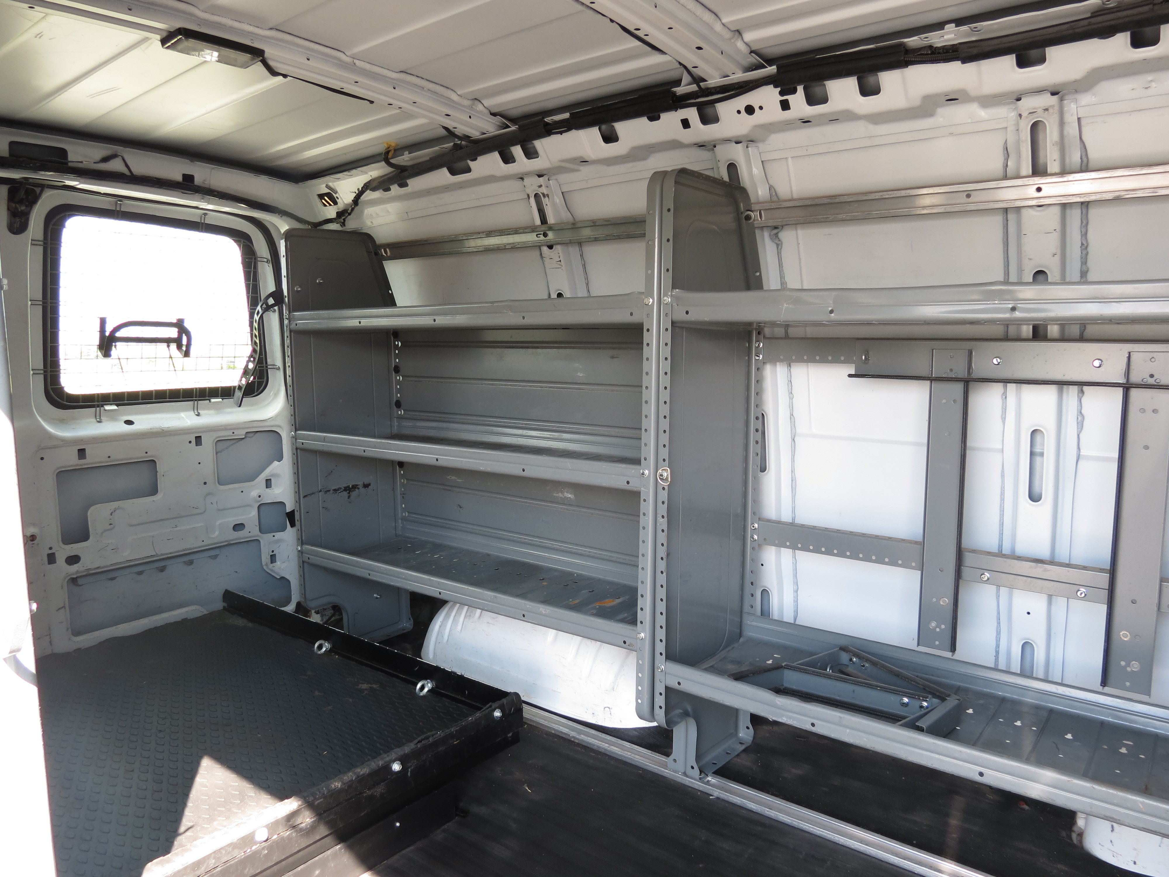 Used 2015 Chevrolet Express 2500 RWD image 27