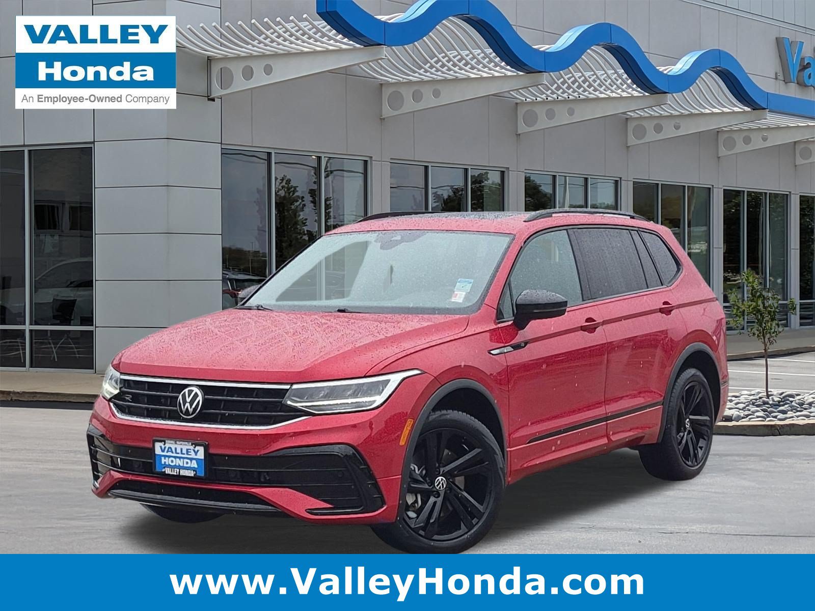 Used 2024 Volkswagen Tiguan SE R-Line w/ MDO Package, Two-Row AWD/4WD image 1