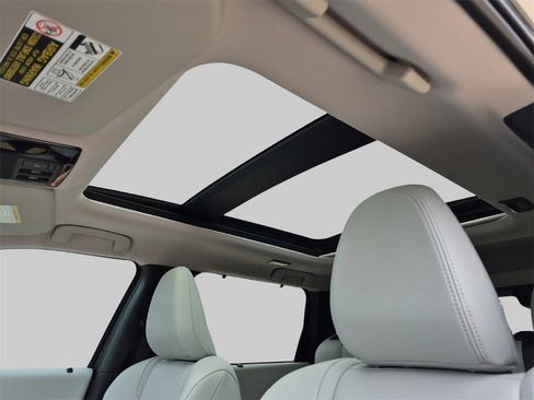 New 2025 Mitsubishi Outlander SEL image 11