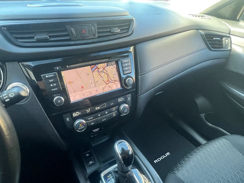 Used 2019 Nissan Rogue SV w/ Sun & Sound Touring Package AWD/4WD image 23