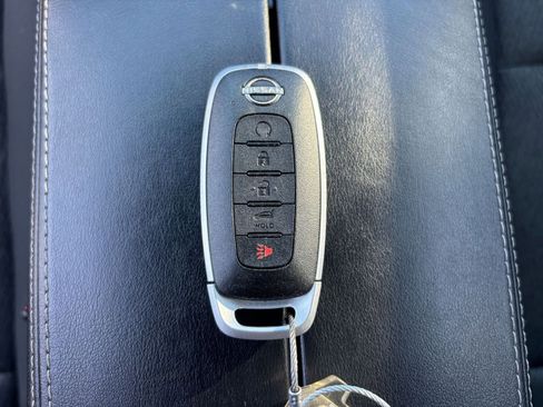 Used 2025 Nissan Rogue SV image 27