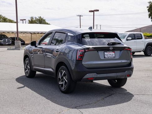 Used 2025 Nissan Kicks SV FWD image 6